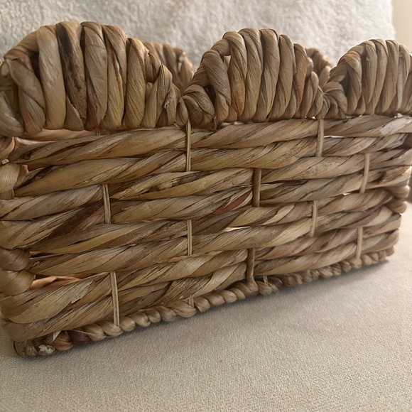 Scalloped Woven Natural Basket - Picture 5 of 6